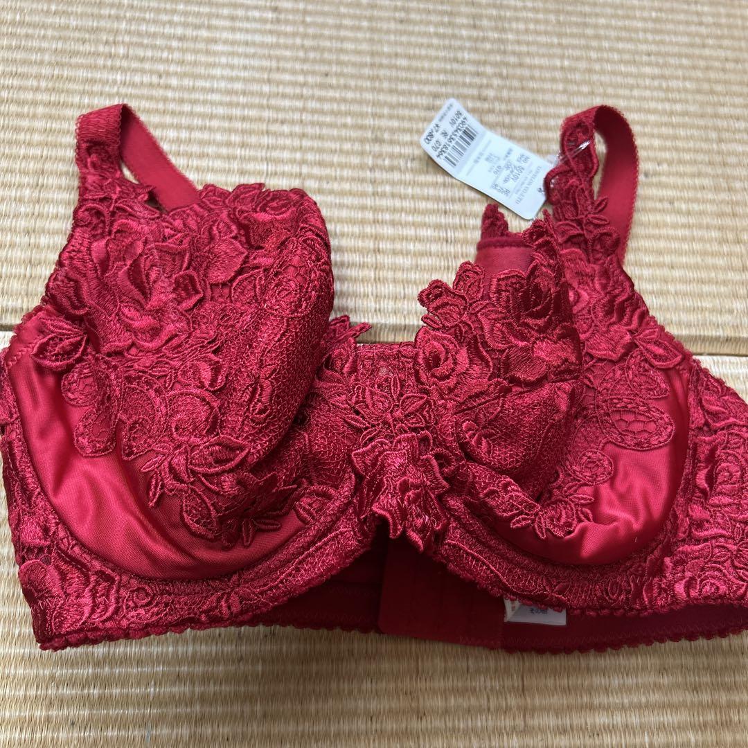 卑弥呼、赤い花柄レースブラジャー 新品タグ付き - メルカリ