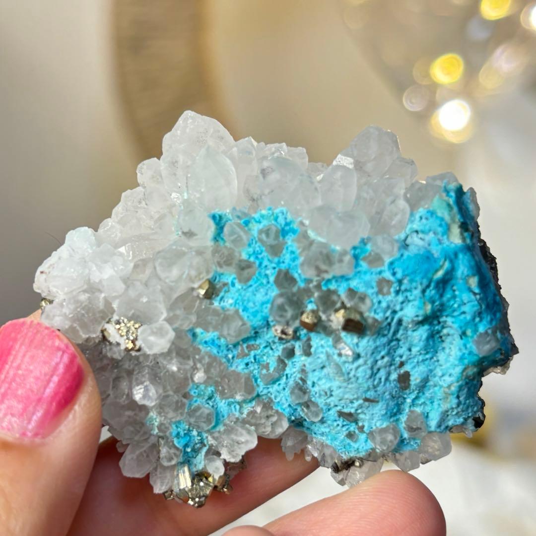 水晶イルカ、クリソコラ クリソコラインクォーツ (Chrysocolla in Quartz) - Rock Identifier