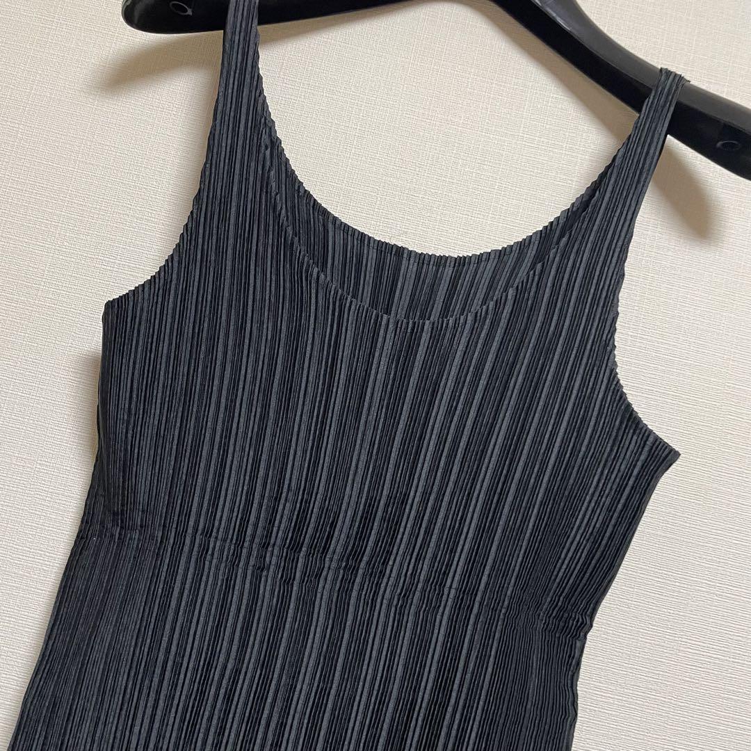 新品　イッセイミヤケ 素敵なプリーツキャミワンピース「Sサイズ・黒」