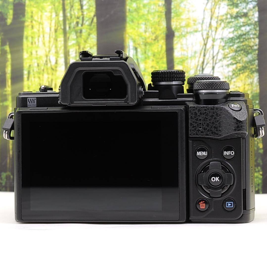 WiFi機能つき！見た目レトロなミラーレス☆オリンパス E-M10