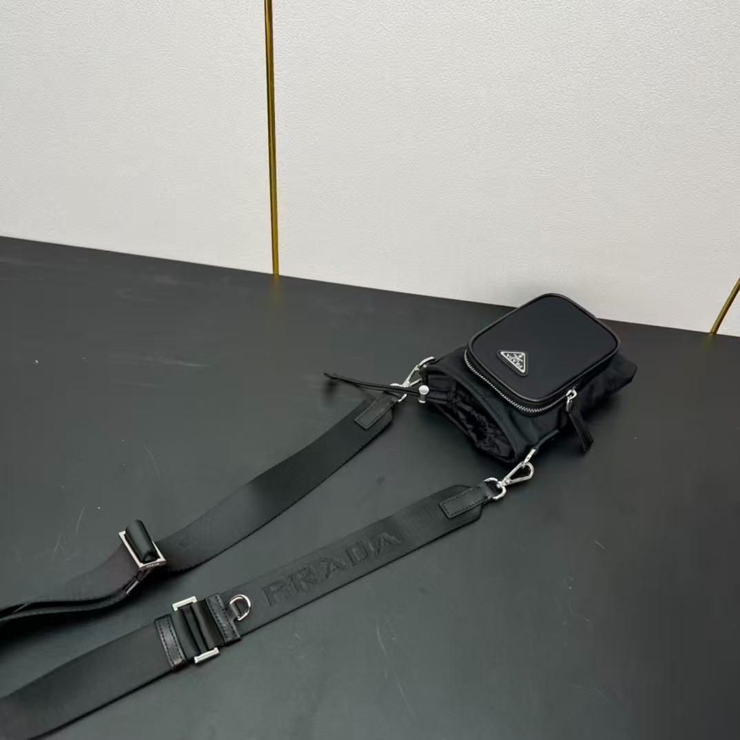 PRADA ブラック スマホショルダーバッグ PRADA ブラック スマホショルダーバッグ