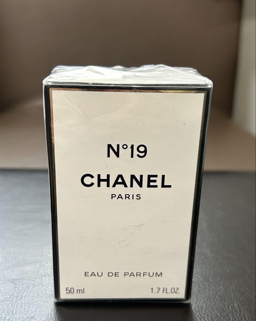 CHANEL N°19 オードゥ パルファム 50ml 新品未開封