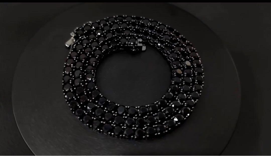 話題沸騰中の黒glitterチェーンネックレス（45cm）メンズ・レディース対応