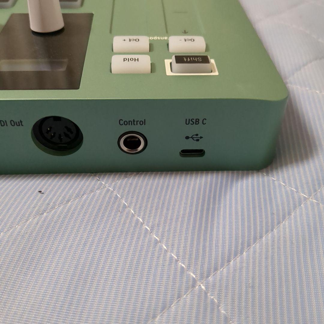 ARTURIA MINILAB 3 MIDIコントローラー