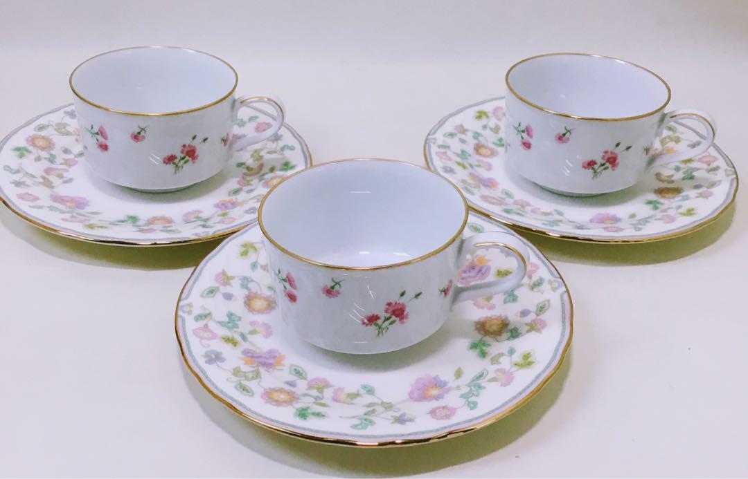 ノリタケ☆コーヒーカップティーカップ（カーネーション柄）ケーキ皿可愛い花柄