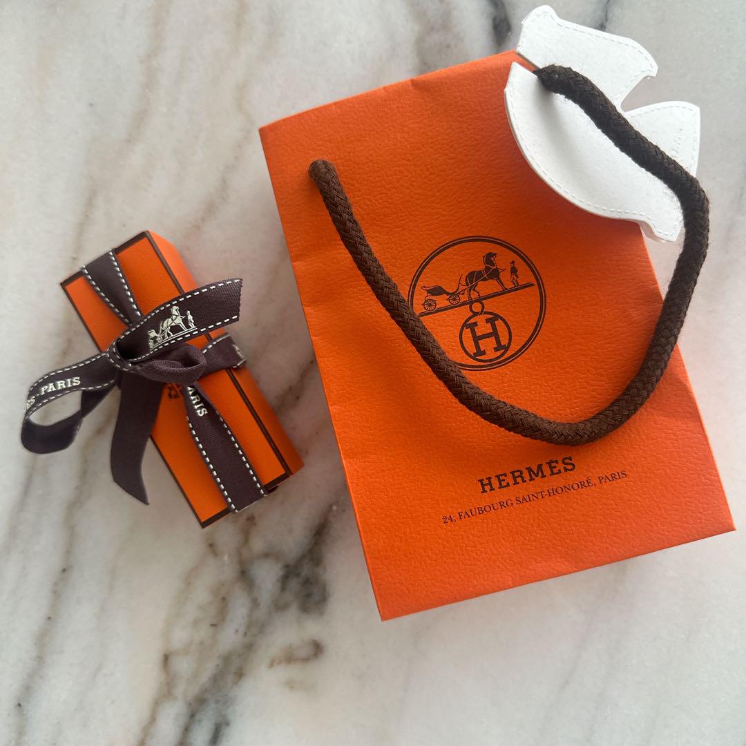 HERMES リップバーム お箱、袋、リボン付き