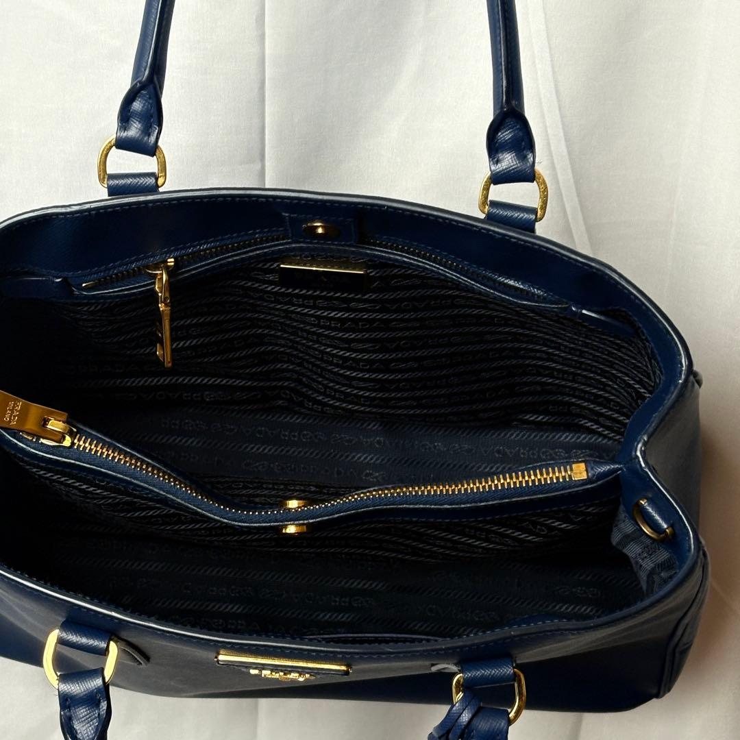 高級感PRADA サフィアーノレザー トートバッグ ダークネイビー極美品A4収容 高級感PRADA サフィアーノレザー トートバッグ ダークネイビー極美品A4収容