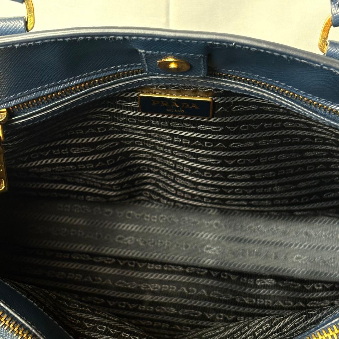 高級感PRADA サフィアーノレザー トートバッグ ダークネイビー極美品A4収容 高級感PRADA サフィアーノレザー トートバッグ ダークネイビー極美品A4収容