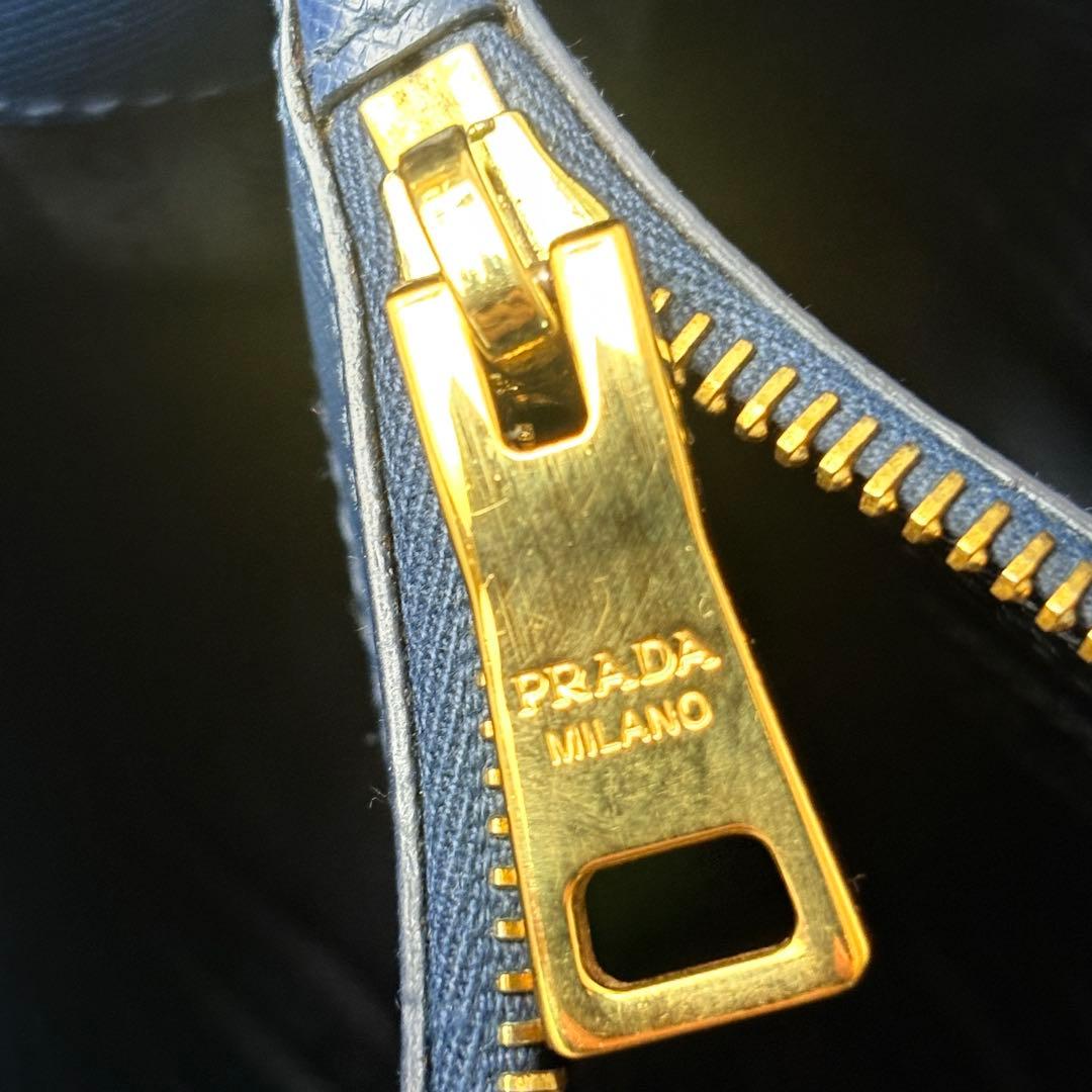 高級感PRADA サフィアーノレザー トートバッグ ダークネイビー極美品A4収容 高級感PRADA サフィアーノレザー トートバッグ ダークネイビー極美品A4収容