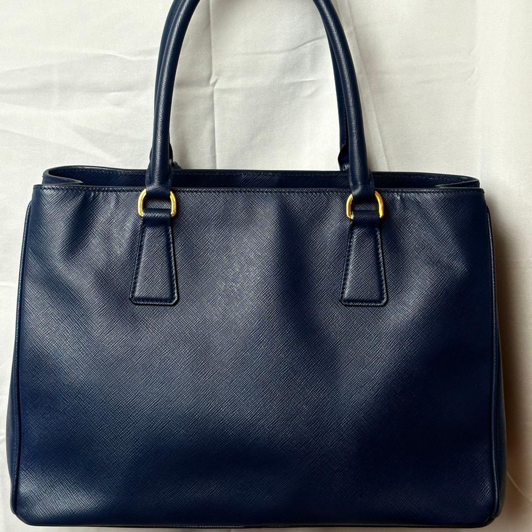 高級感PRADA サフィアーノレザー トートバッグ ダークネイビー極美品A4収容 高級感PRADA サフィアーノレザー トートバッグ ダークネイビー極美品A4収容