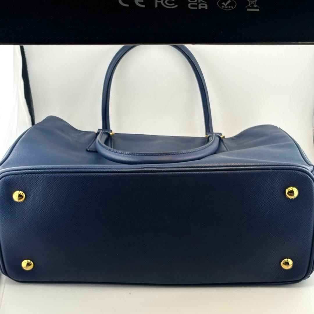 高級感PRADA サフィアーノレザー トートバッグ ダークネイビー極美品A4収容 高級感PRADA サフィアーノレザー トートバッグ ダークネイビー極美品A4収容
