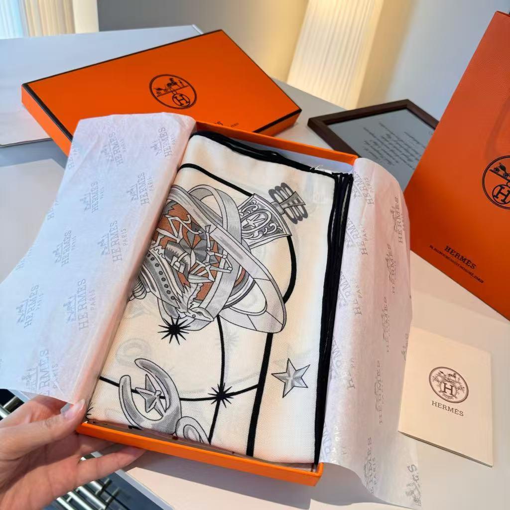 新品未使用　エルメス　カシシル140　コーラスステラルム