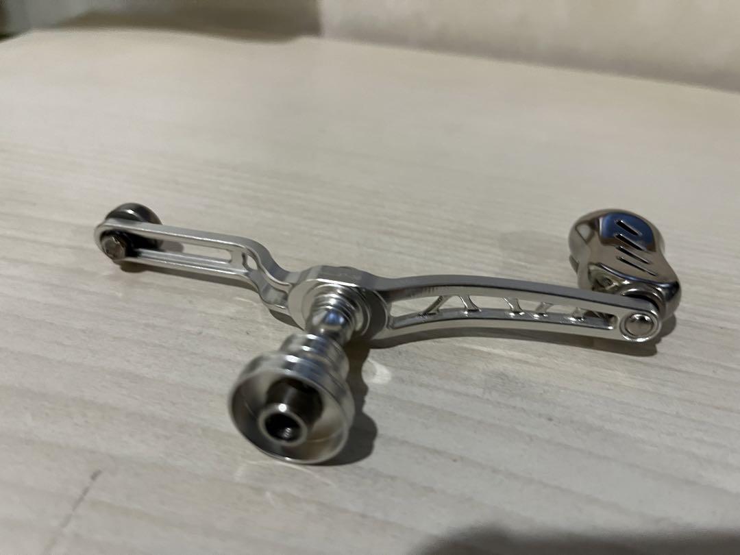 人気の メガテック リブレ ユニオン52-58 ダイワ用 新品同様 リール