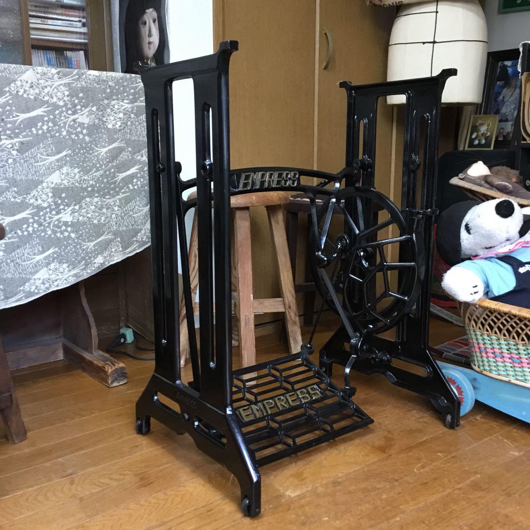 BROTHER 足踏みミシンの鉄脚 アイアン テーブルに！ 机・テーブル