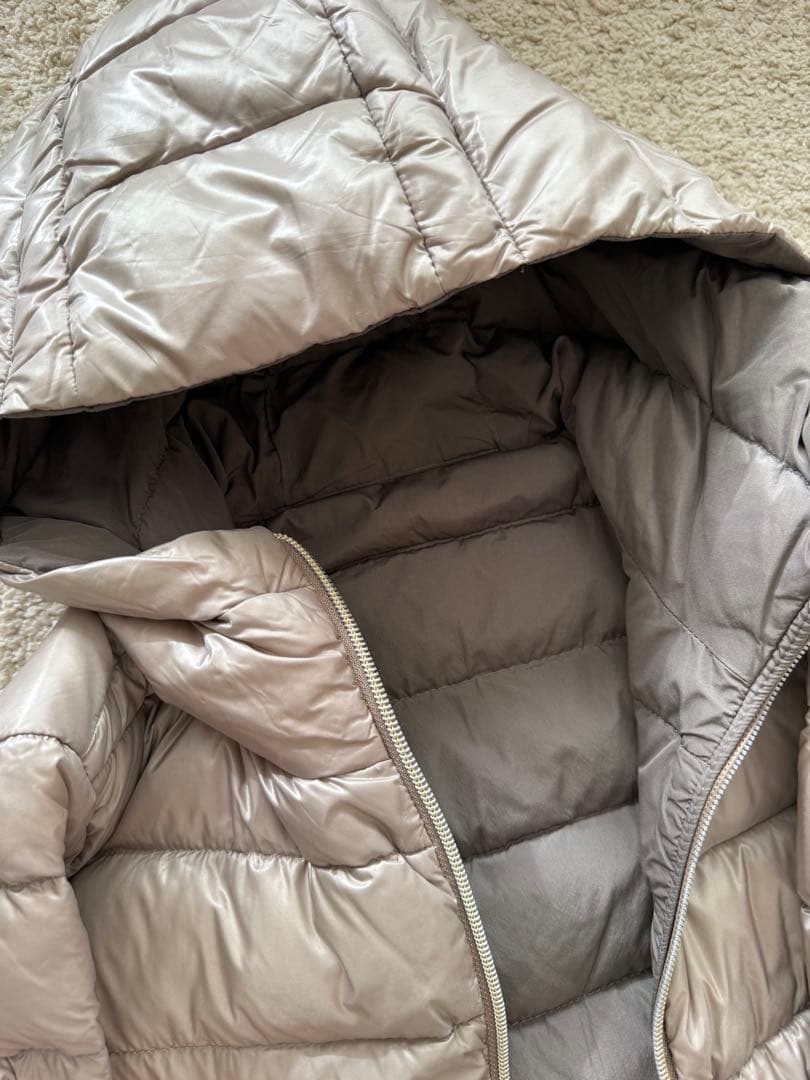 ヘルノ フード付きグレーゴールドロングダウンジャケット ヘルノ フード付きグレーゴールドロングダウンジャケット