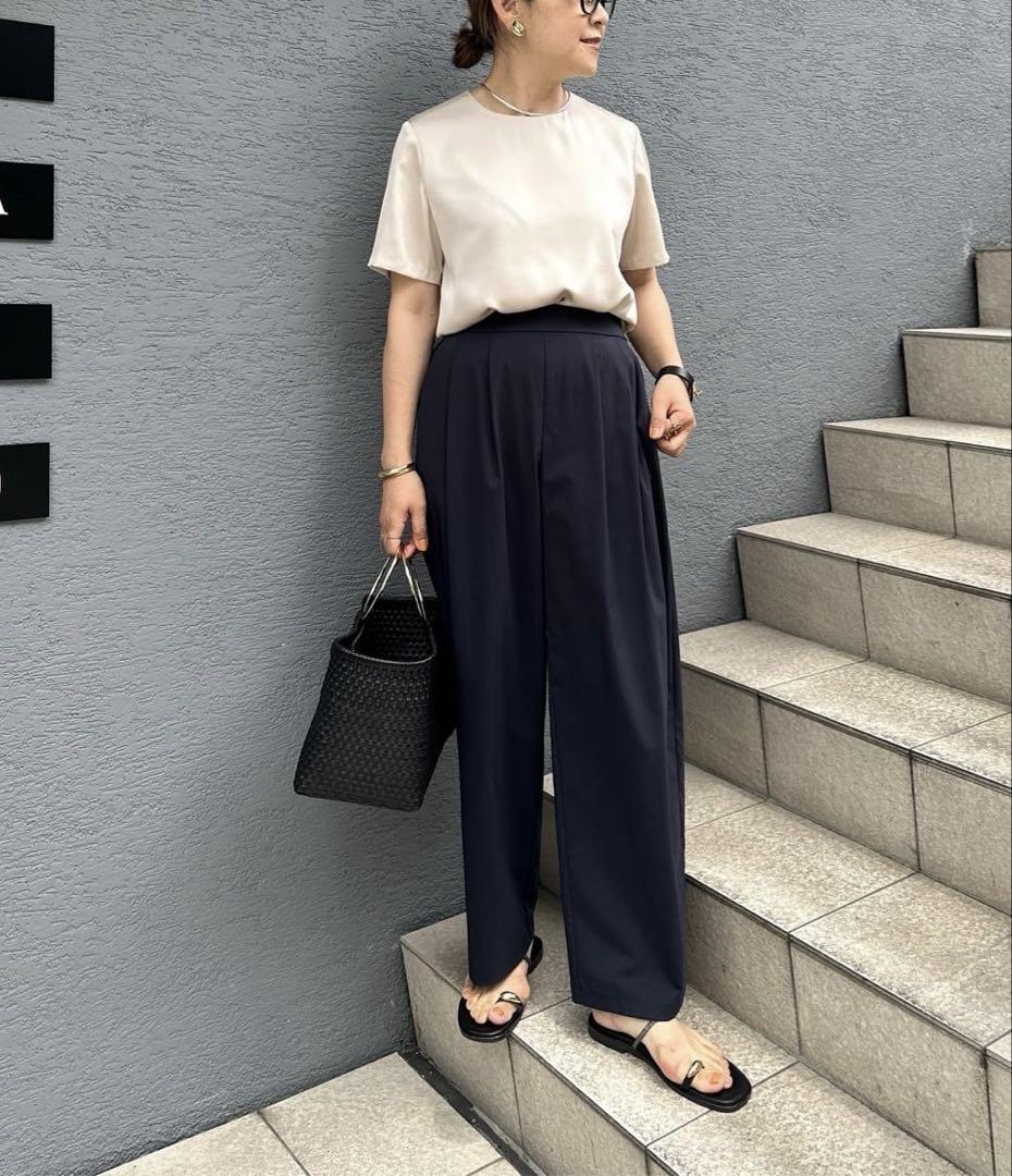 美品 NOLLEY'SオトナサテンTブラウス Mサイズ ベージュ