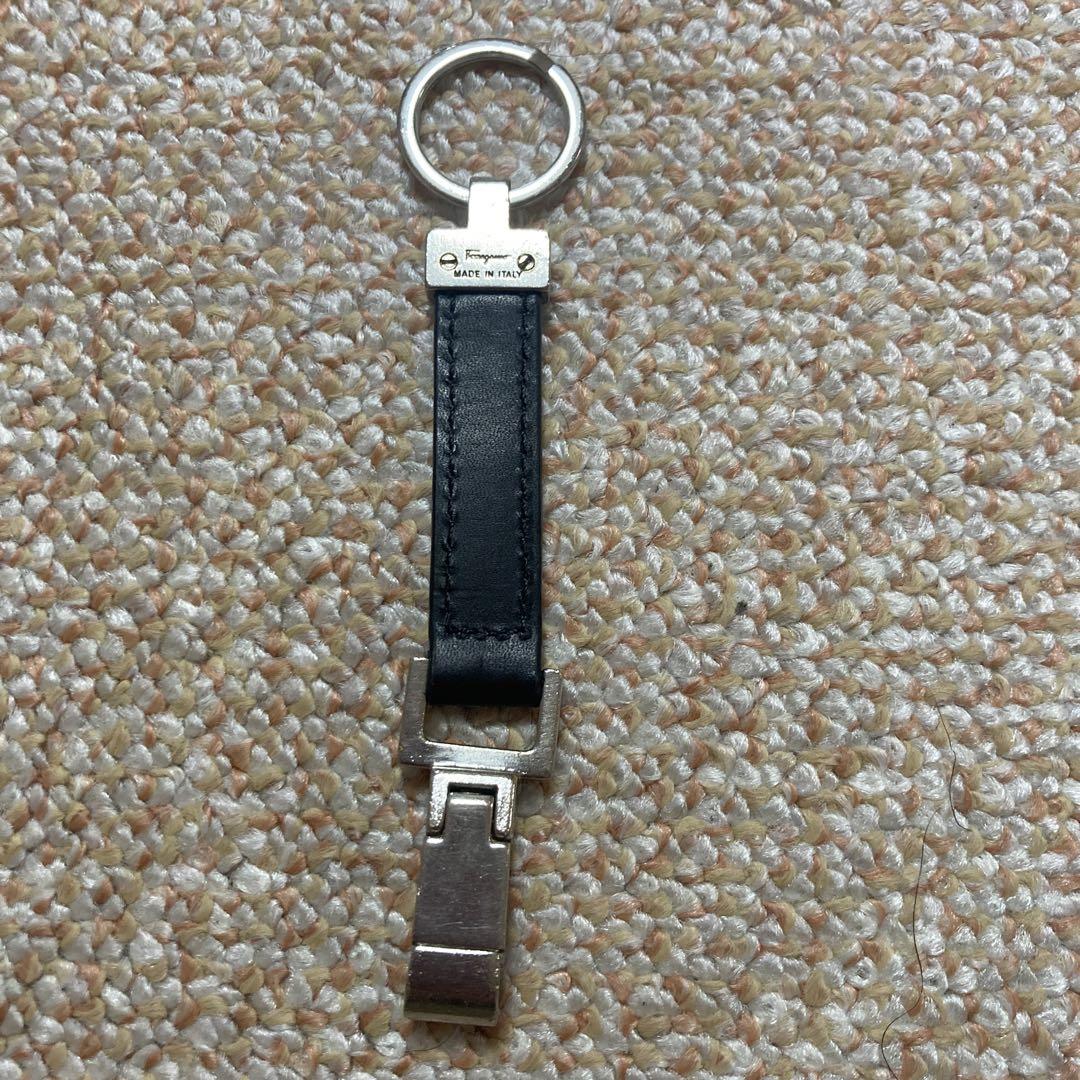 フェラガモ　ブラックレザー キーホルダー