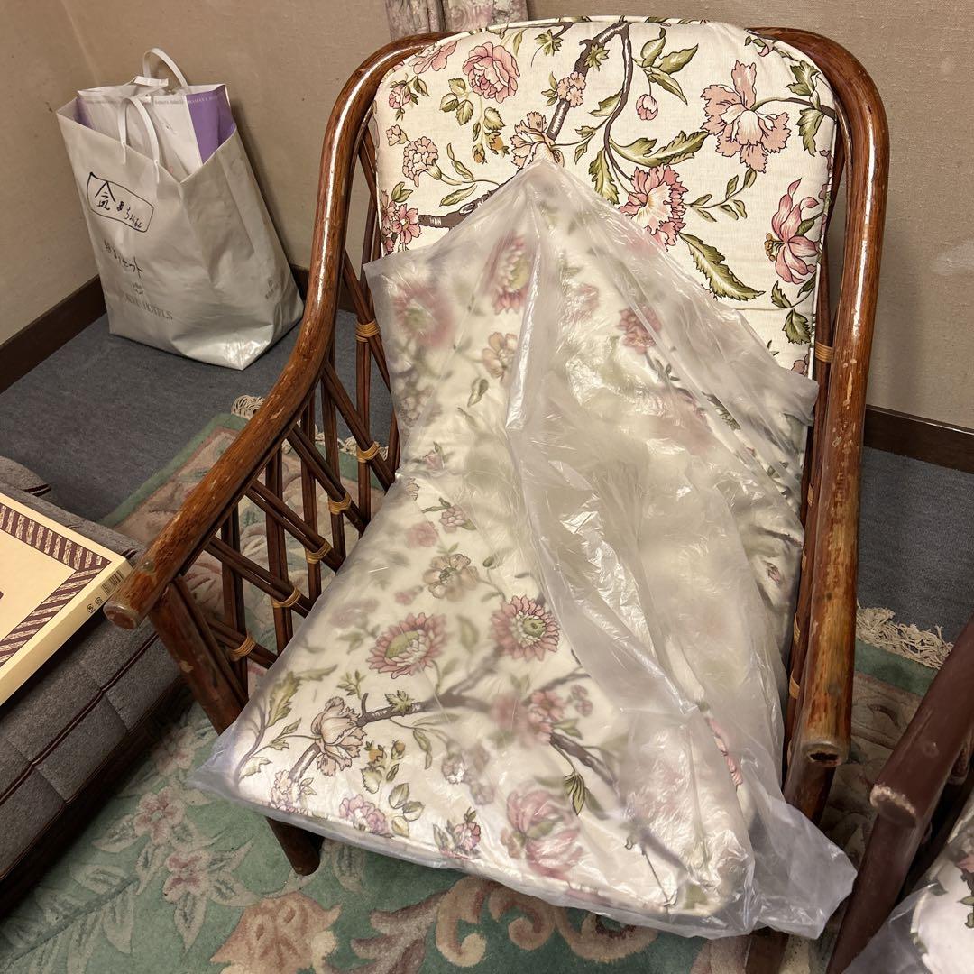 ラタン椅子4脚　ガラステーブルセット