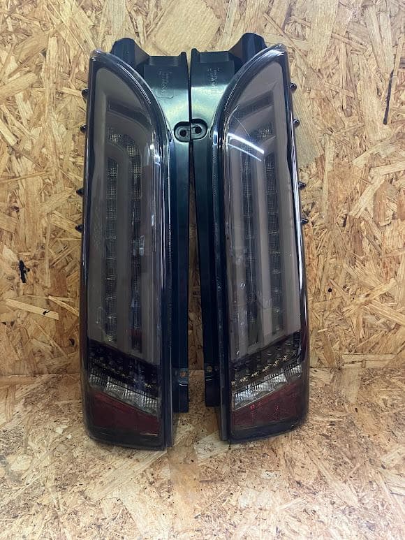 200系ハイエースヴァレンティジュエルLEDテールランプREVOスモーク 200系ハイエースヴァレンティジュエルLEDテールランプREVOスモーク
