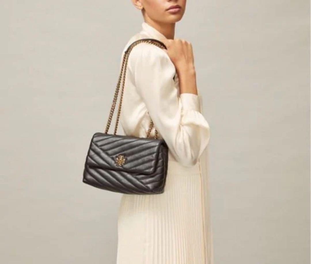 Tory Burch キラ シェブロン スモール ショルダーバッグ キラ シェブロン スモール コンバーチブル ショルダーバッグ