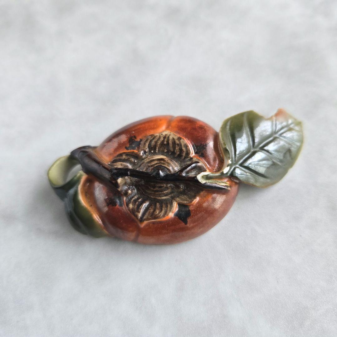 大ぶり 有田焼 帯留 柿 秋 在銘 N7 伝統工芸品 着物 アンティーク 浴衣 大ぶり 有田焼 帯留 柿 秋 在銘 N7 伝統工芸品 着物 アンティーク 浴衣