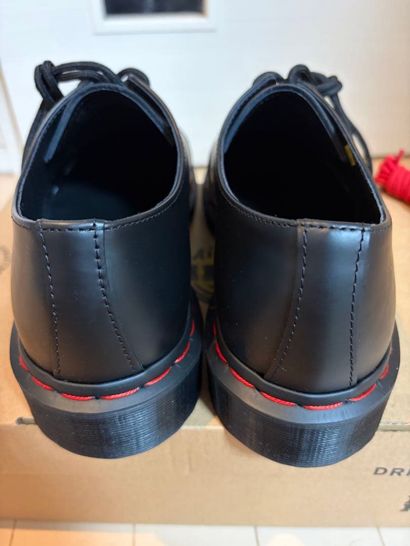 Dr. Martens 1461 レッドステッチ 3 ホール シューズ Dr. Martens 1461 レッドステッチ 3 ホール シューズ