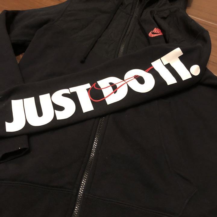 【NIKE】フード付きパーカー　ブラック　Sサイズ