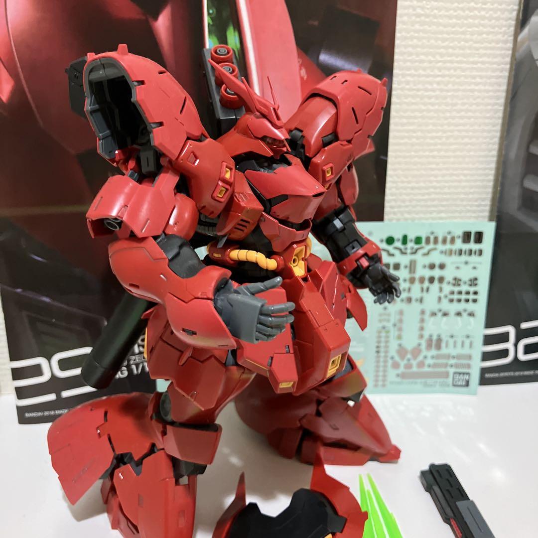 RGサザビー、νガンダムセット