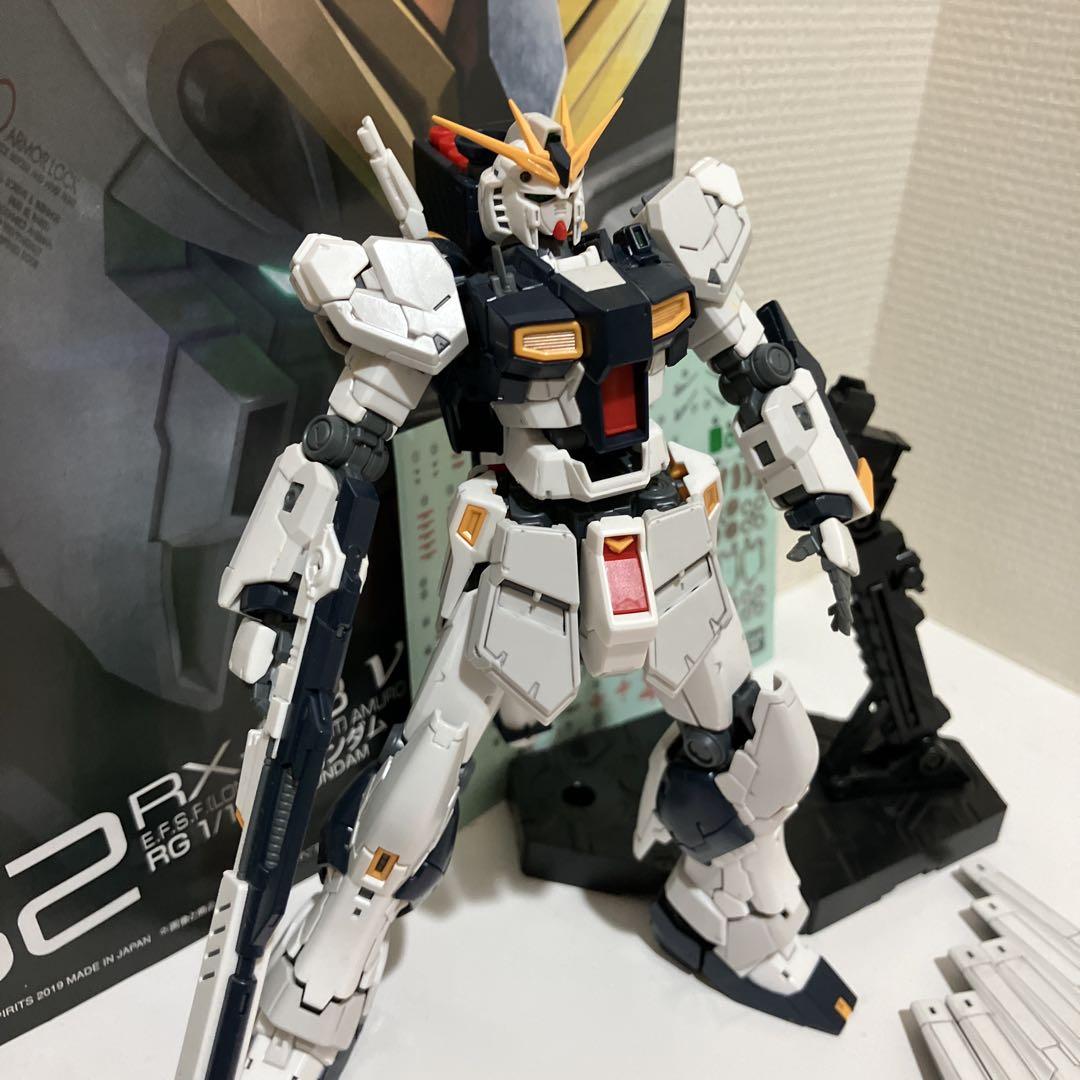 RGサザビー、νガンダムセット