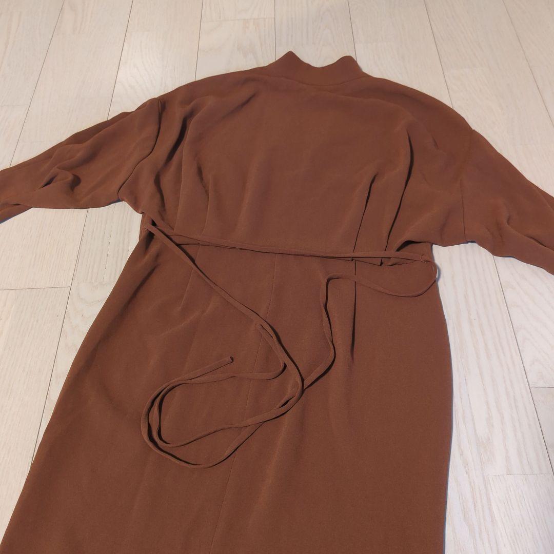 mame　Embroidery Cuffs V-Neck Dress
