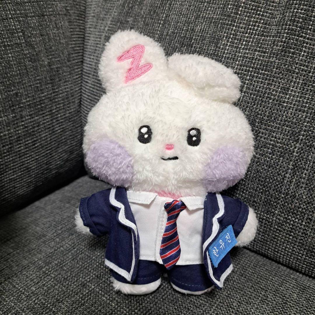 ZEROBASEONE ジウン zeroni ぬいぐるみ 制服 トレカ付き ZEROBASEONE ジウン zeroni ぬいぐるみ 制服 トレカ付き - メルカリ