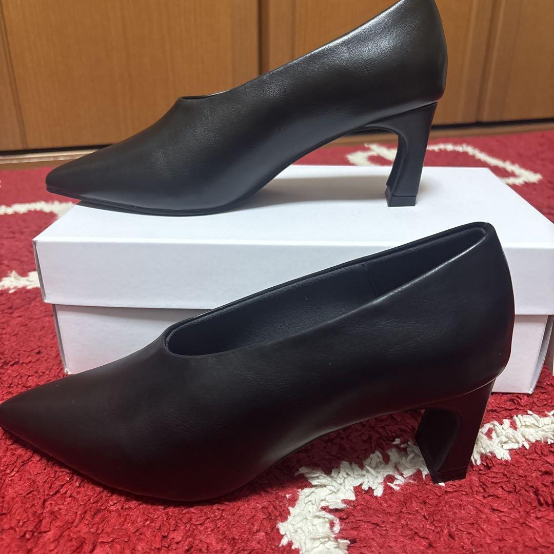 パンプス　23センチ　黒色