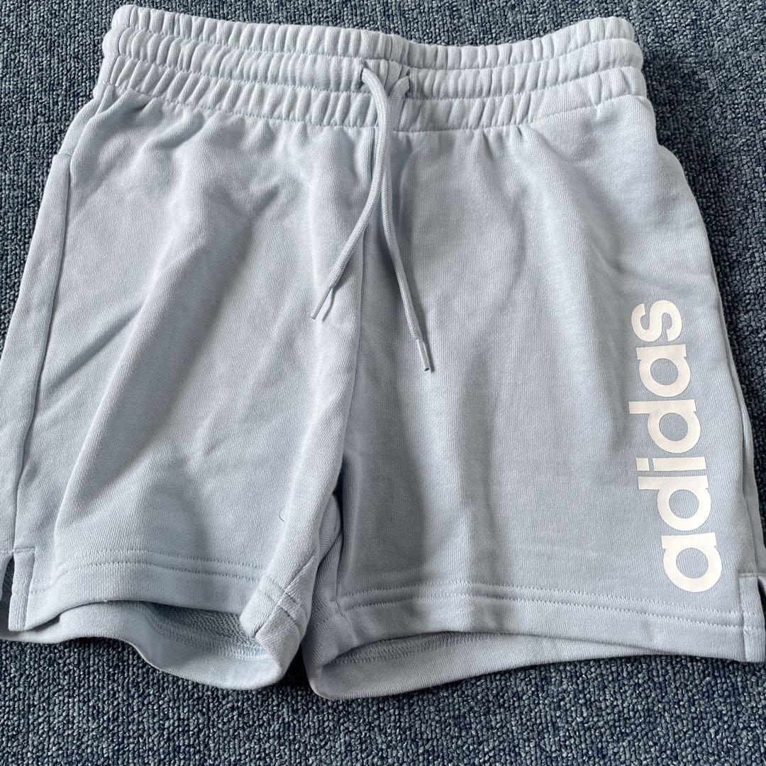 大流行中！ adidas ライトグレー ショートパンツ XS夏に涼しく☀️ - メルカリ パンツ
