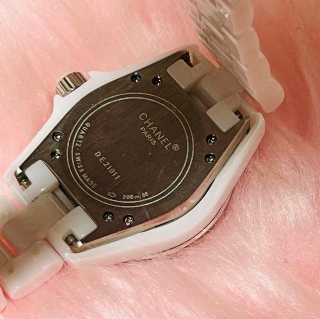 CHANEL ホワイト クォーツ時計 CHANEL ホワイト クォーツ時計