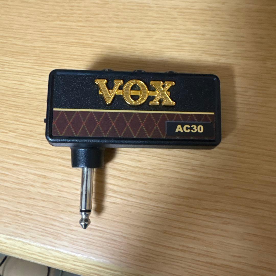 ギターアンプVOXAC30 チューナー、ピック