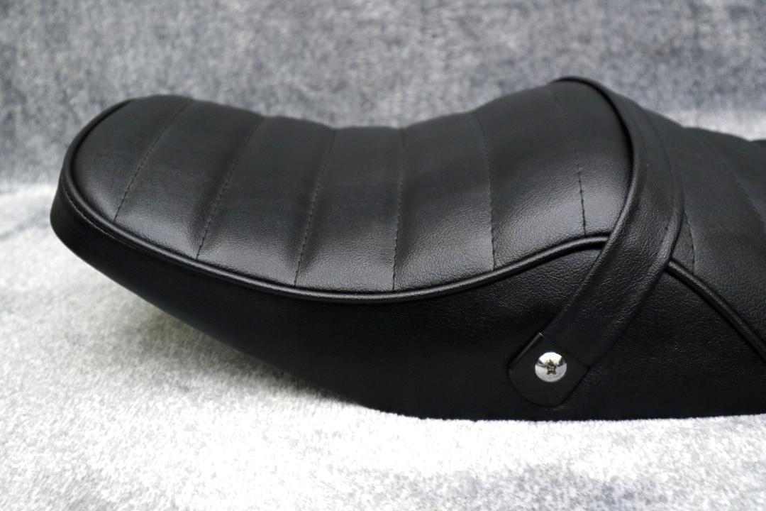 ZRXⅡ　タックロール　シート　黒　皮　/　あんこ抜き　完成品　ZR４００E