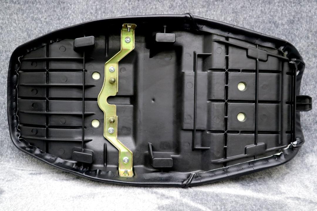 ZRXⅡ　タックロール　シート　黒　皮　/　あんこ抜き　完成品　ZR４００E