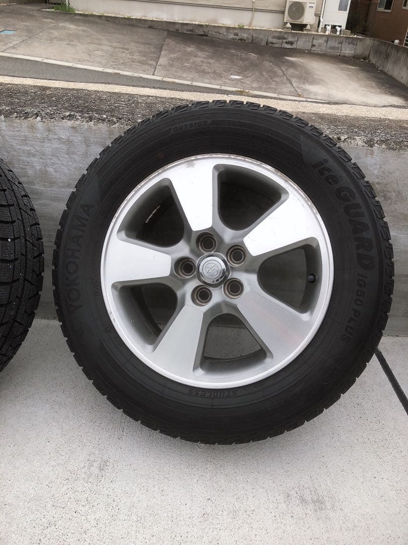 プリウス純正にスタッドレス付き15インチ