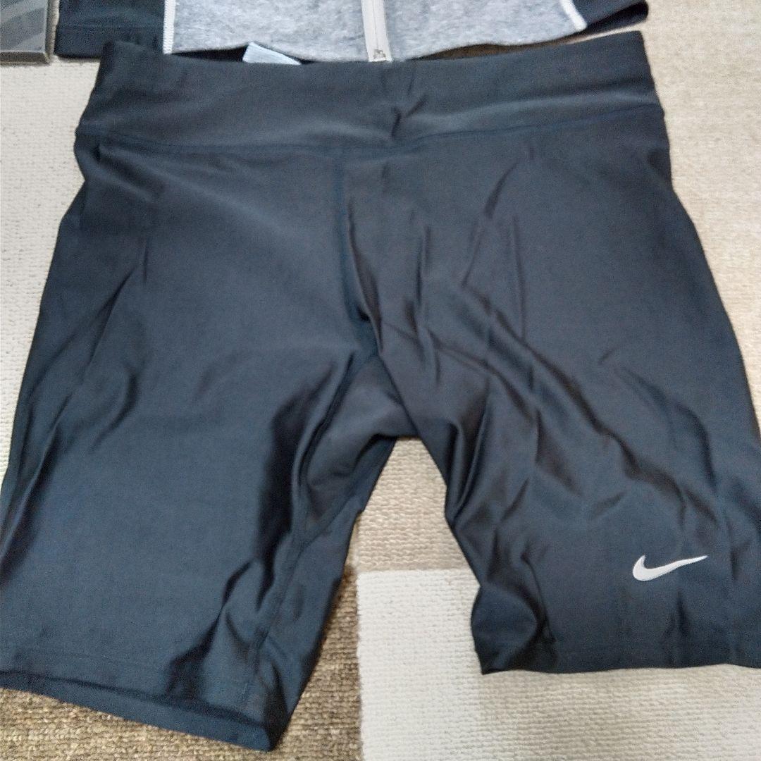 NIKEの女性用スイムセット