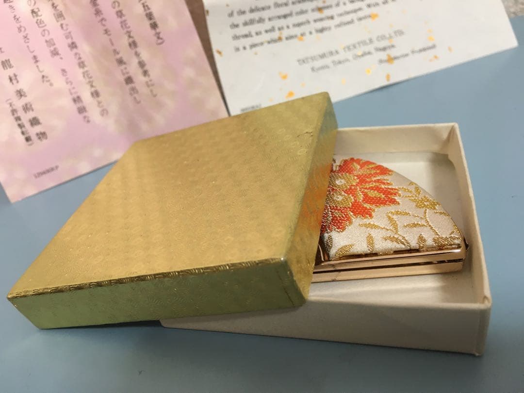 五葉華文手鏡 和風扇子型ミラー 金色細工 朱子地五葉草花文様金モール