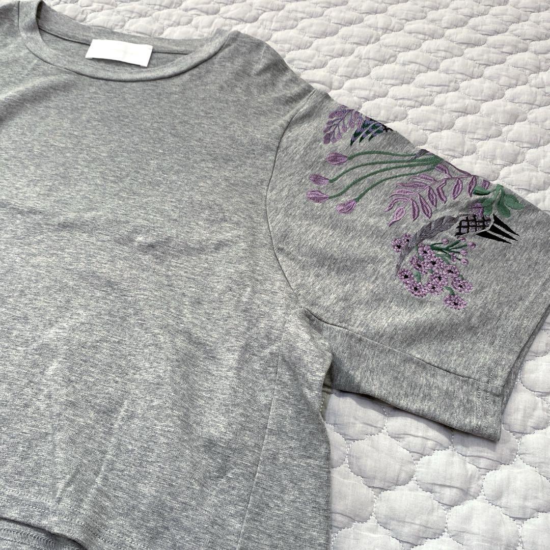 Mame Kurogouchi　マメクロゴウチ　カットソー　刺繍　花柄　グレー