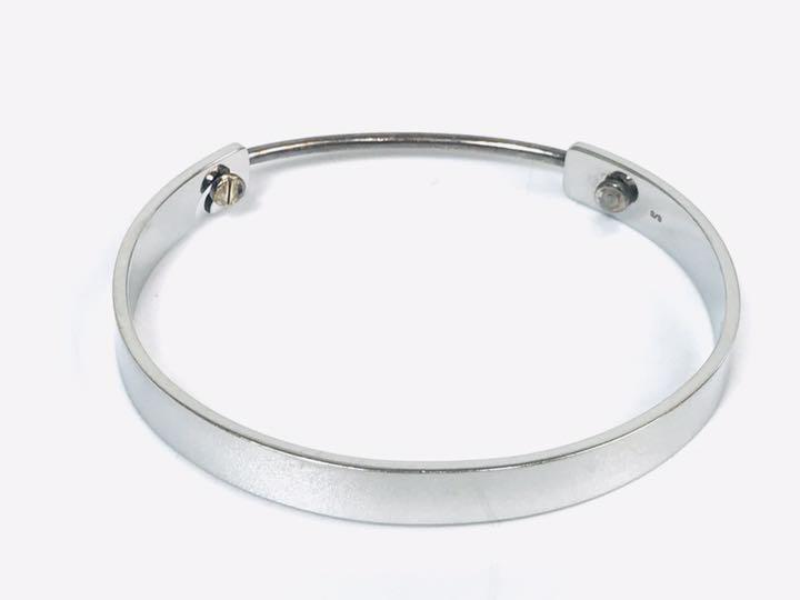 ☆Calvin Klein バングル ブレスレット アクセサリーシルバーS/S - メルカリ ☆Calvin Klein バングル ブレスレット アクセサリーシルバーS/S - メルカリ