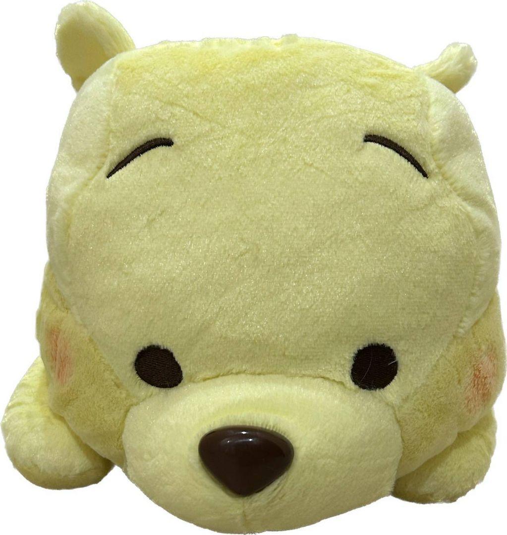くまのプーさん 寝そべり　抱きぬいぐるみ　 新品タグ付き ディズニーストア くまのプーさん 寝そべりぬいぐるみ - メルカリ