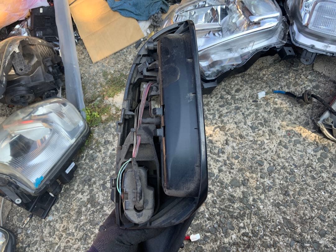 MXUA80 AXUH80 ハリアー　純正 右 ドアミラー