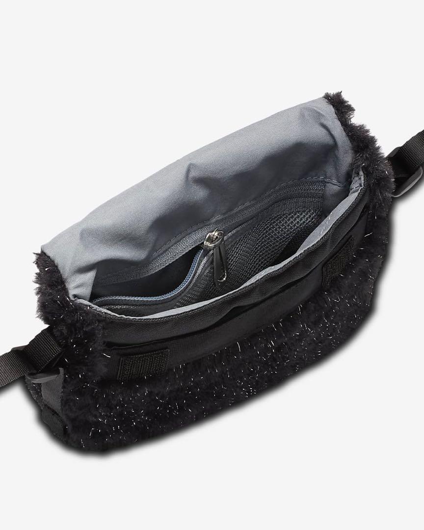 【NIKE】ナイキ ファー ショルダーバッグ 黒 ブラック クロスボディ