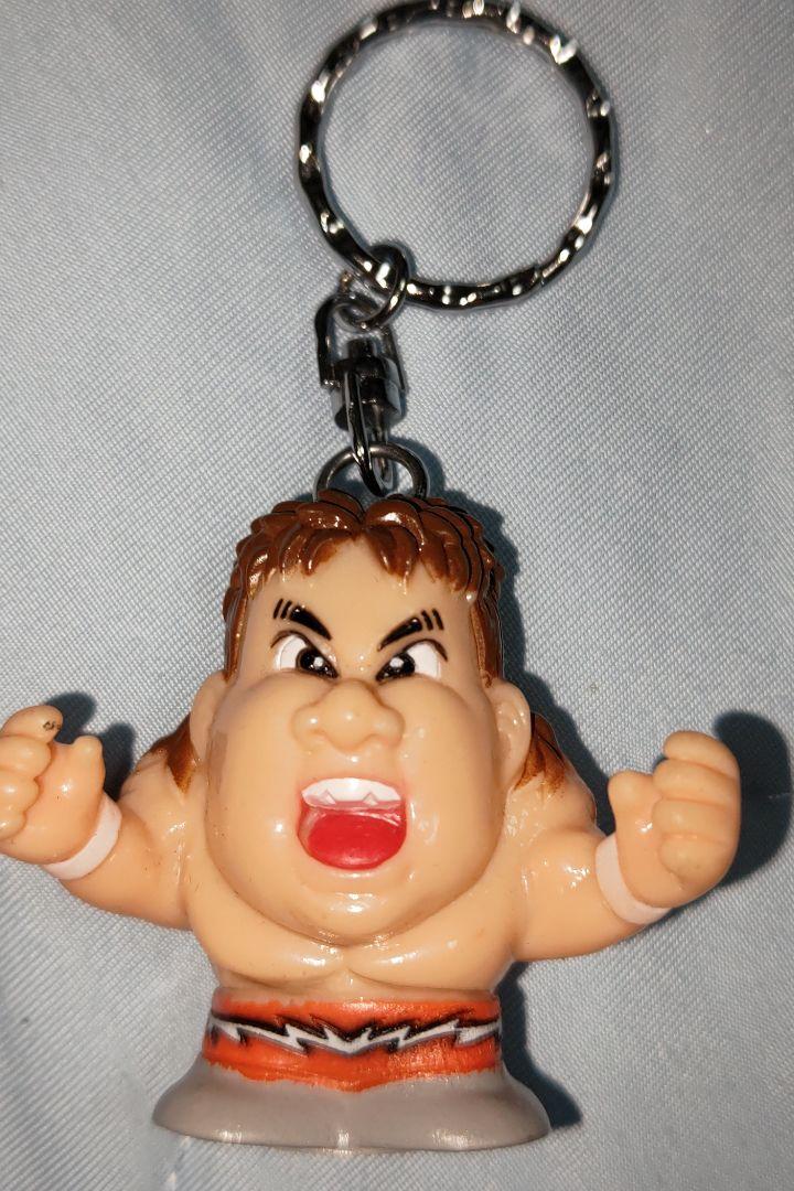 新日本プロレス キーホルダー ミニフィギュア ピンバッジ セット