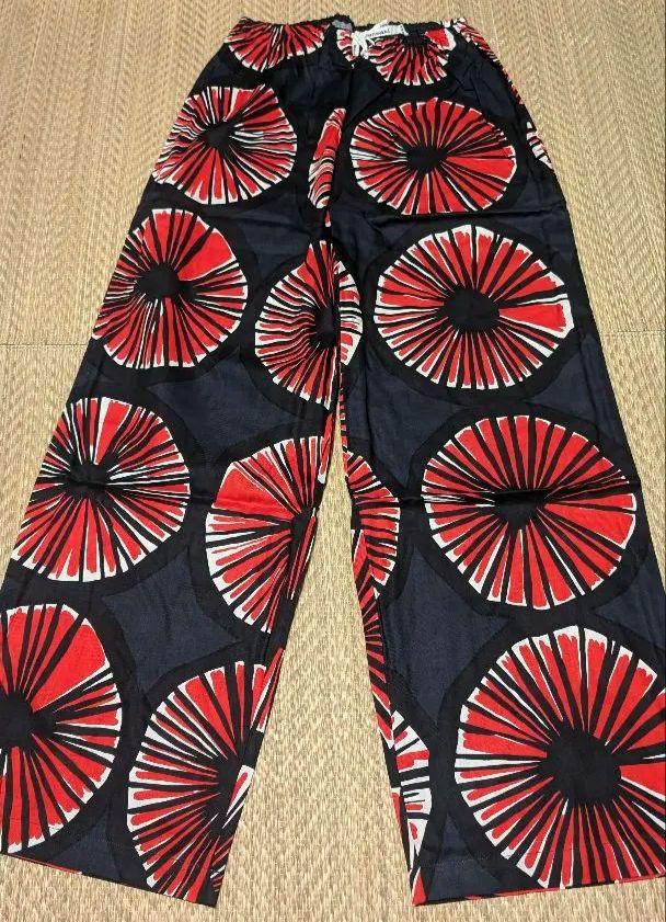 Marimekko 赤と黒の長袖パジャマ