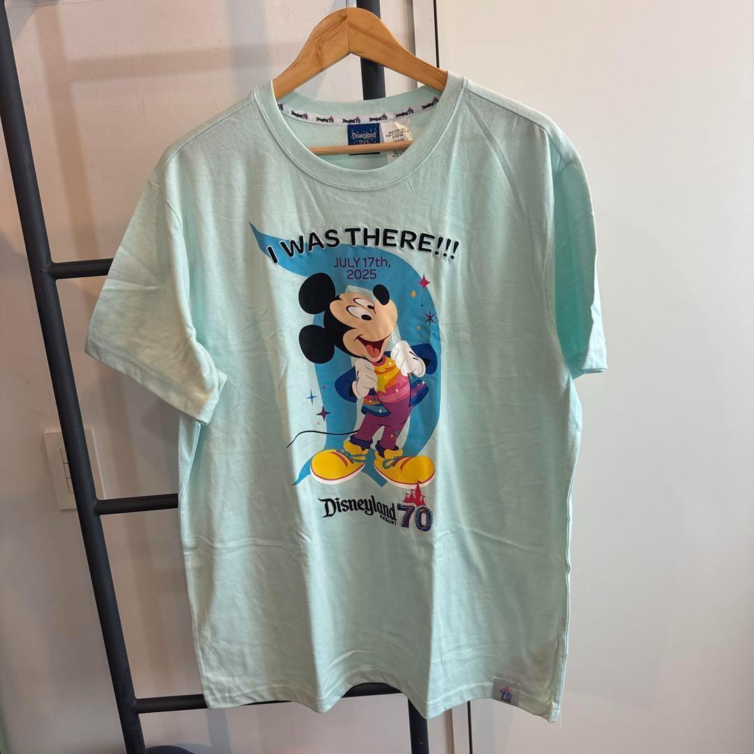 香港発★ディズニーランドリゾート70周年 ミッキー大人用シャツ ☆Disneyland限定☆男女兼用 70周年 ミッキー&ロゴ Tシャツ