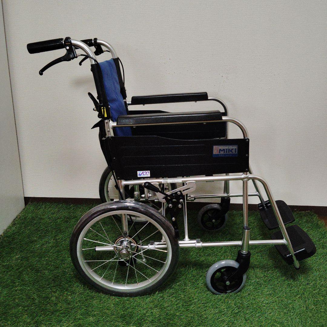 中古品】軽量アルミ素材 介助型車椅子 ミキ bal-2