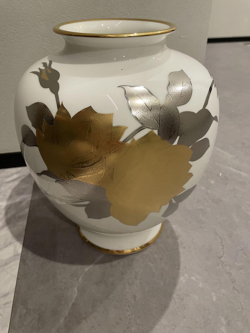 NARUMI ボーンチャイナ　ゴールド　花瓶